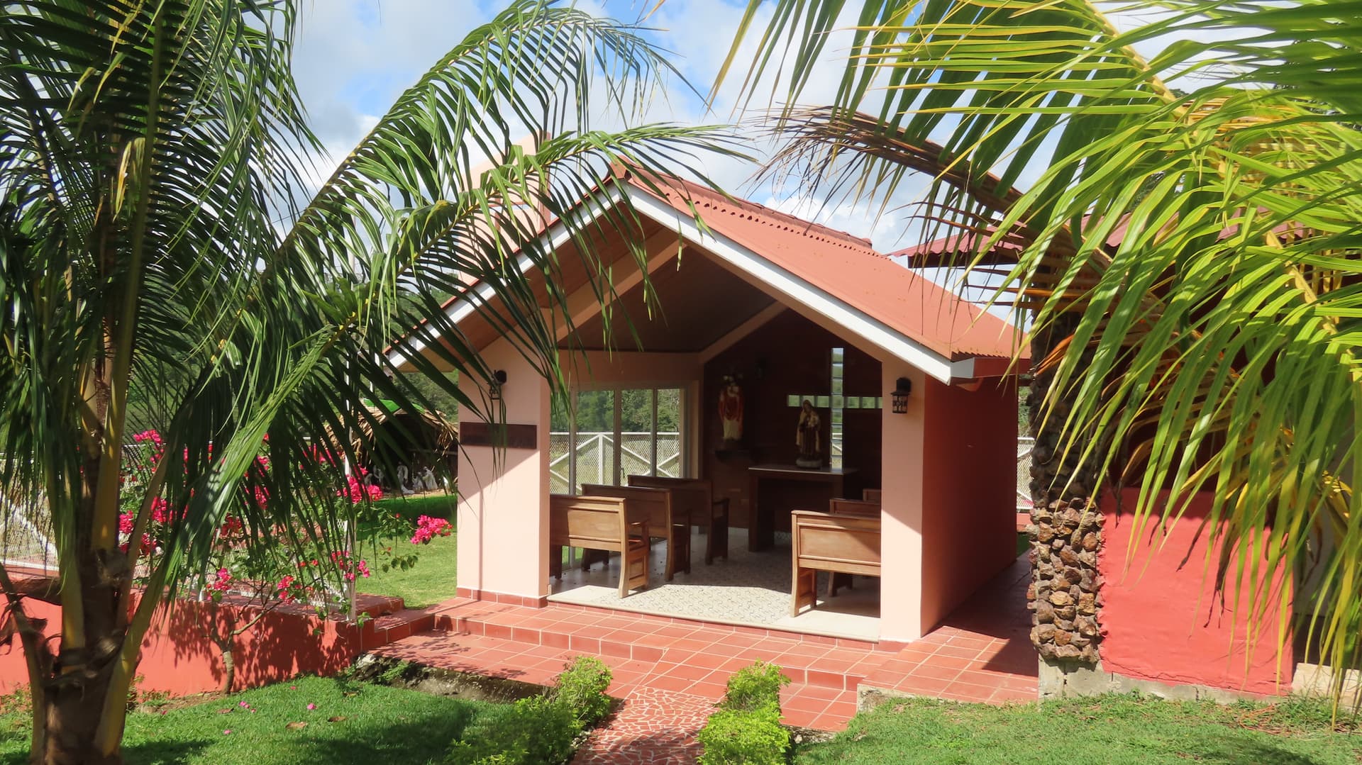 Casa y areas verdes de Hacienda Barrios